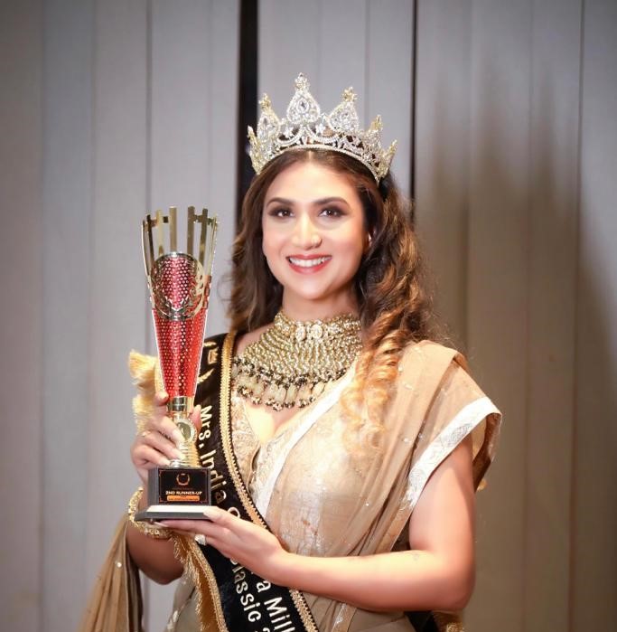 Chandni devgan winner of Mrs India  one in a million beauty pageant